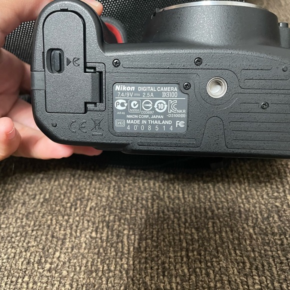 NIKON D3100 - Picture 6 of 9